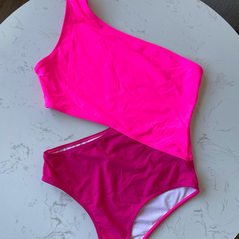 SHEIN NWOT Colorblock cut out one piece swimsuit